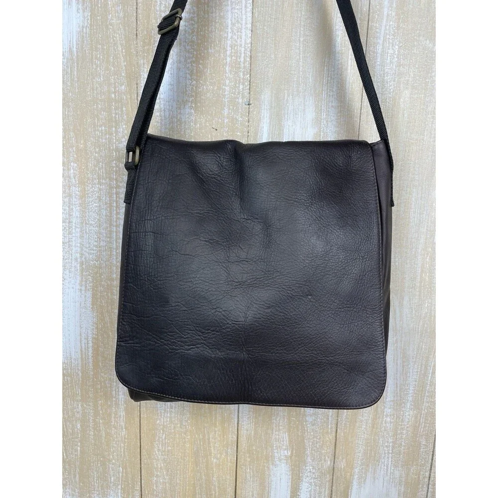 Chocolate Brown Natural Leather Crossbody Messenger Bag Made In Colombia Pockets
